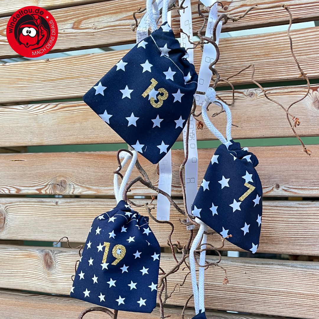 dunkelblaue Variante des Adventskalender aus Stoff